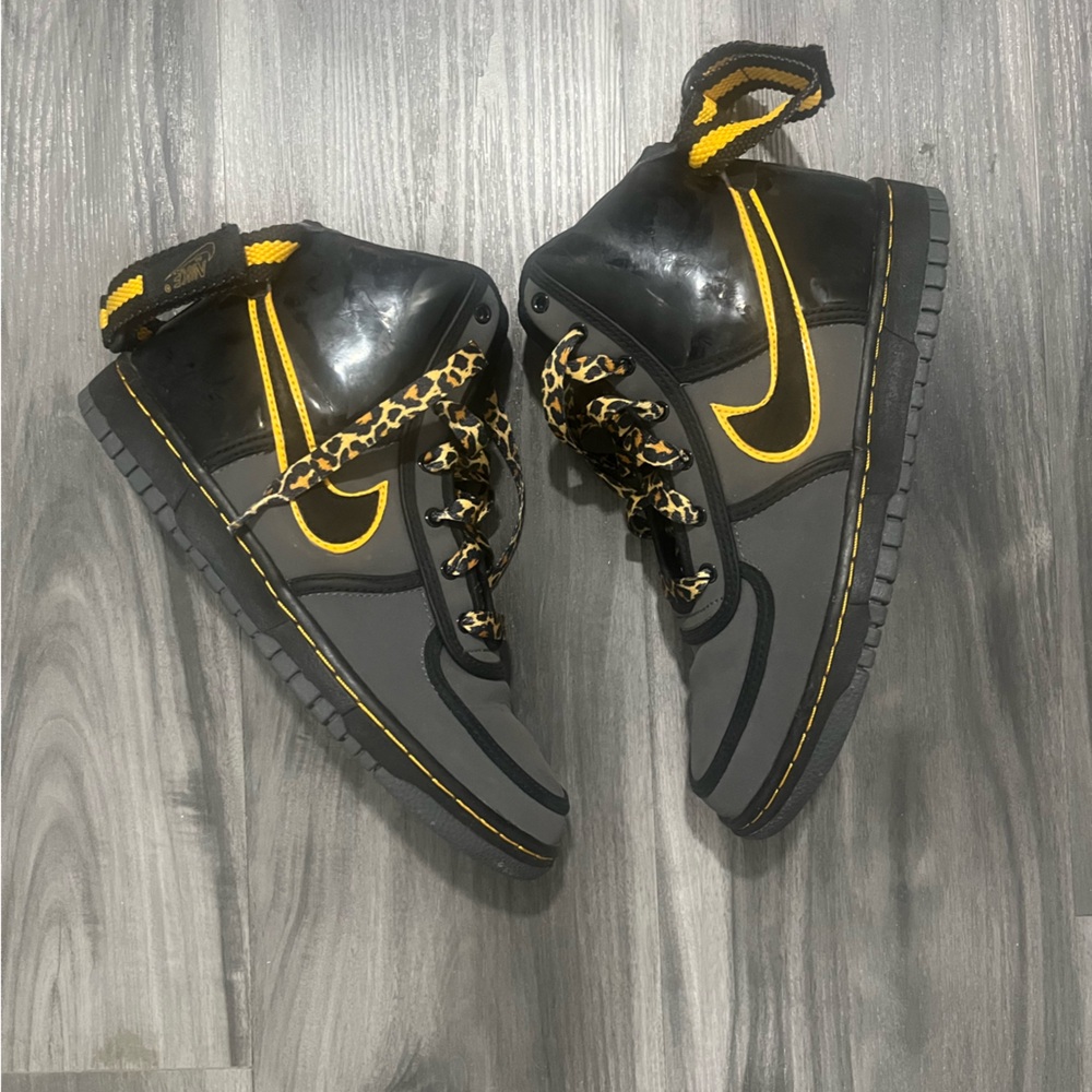 Nike Kids Sneakers Black and Yellow